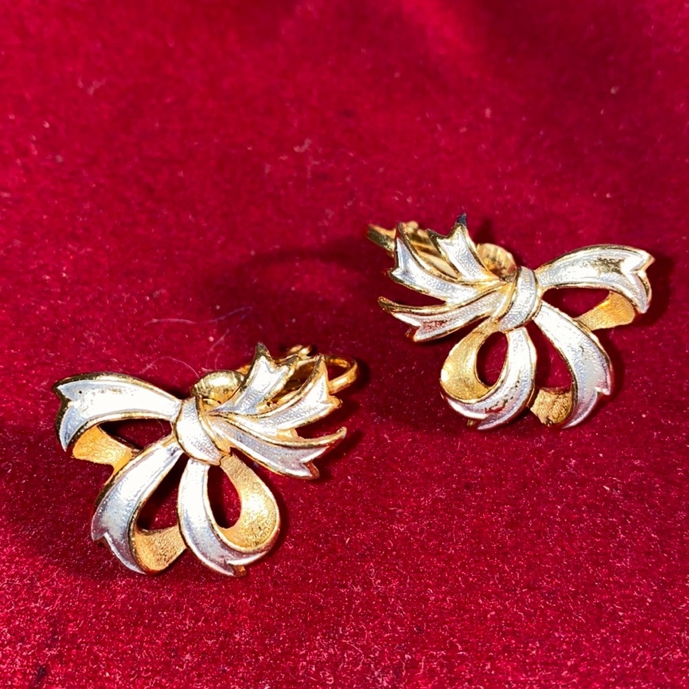 Signed ST.LABRE GOLD TONE RIBBON WITH SILVER ENAMEL CLIP ON EARRINGS